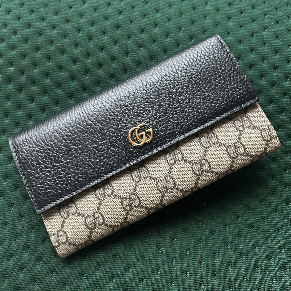 GUCCI - GG MARMONT BI-COLOR CONTINENTAL
WALLET